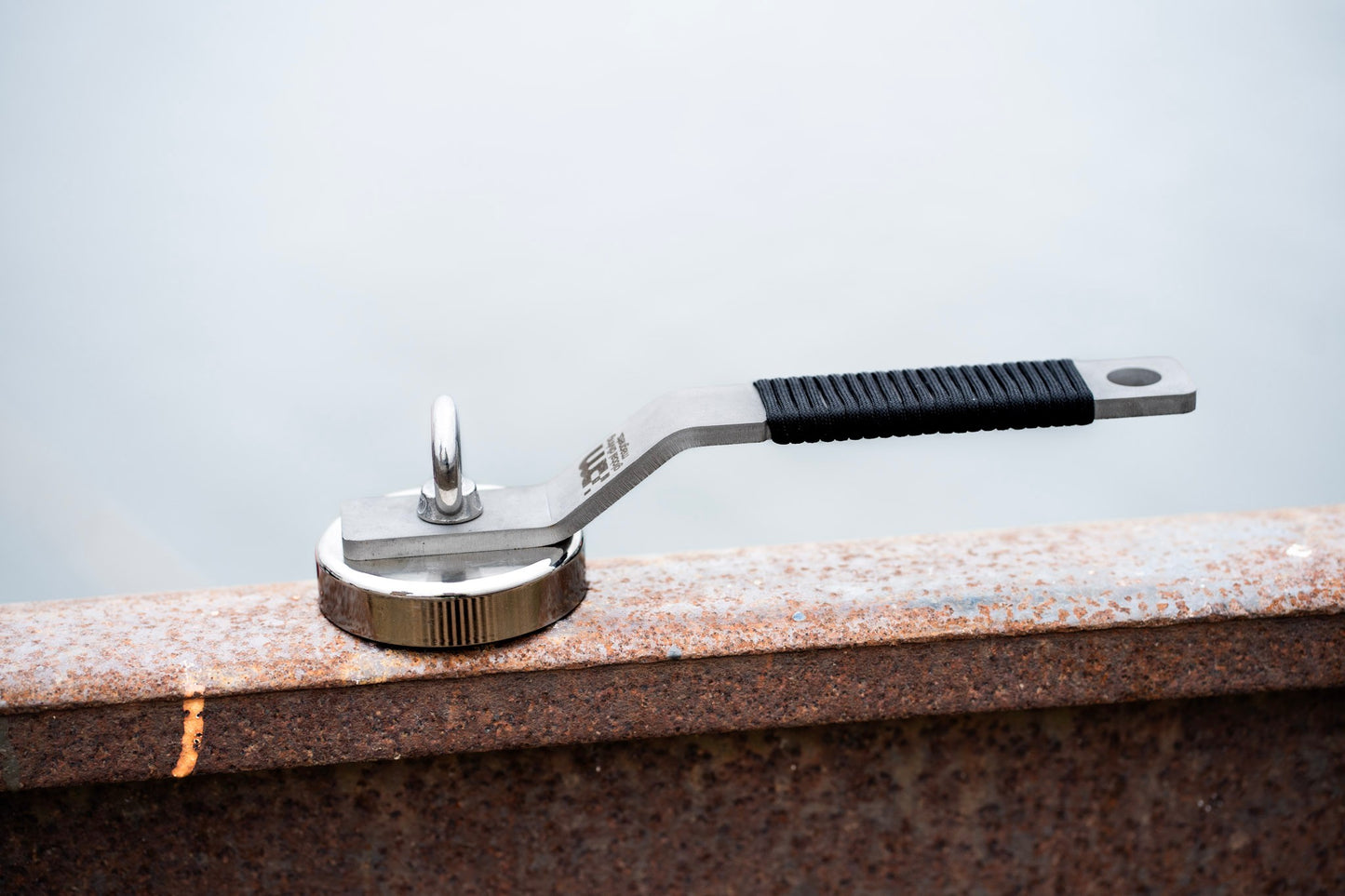 Handle Magnet Package with Paracord