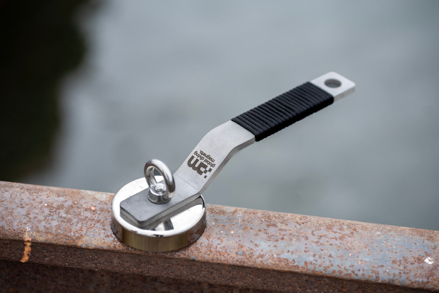 Handle Magnet Package with Paracord