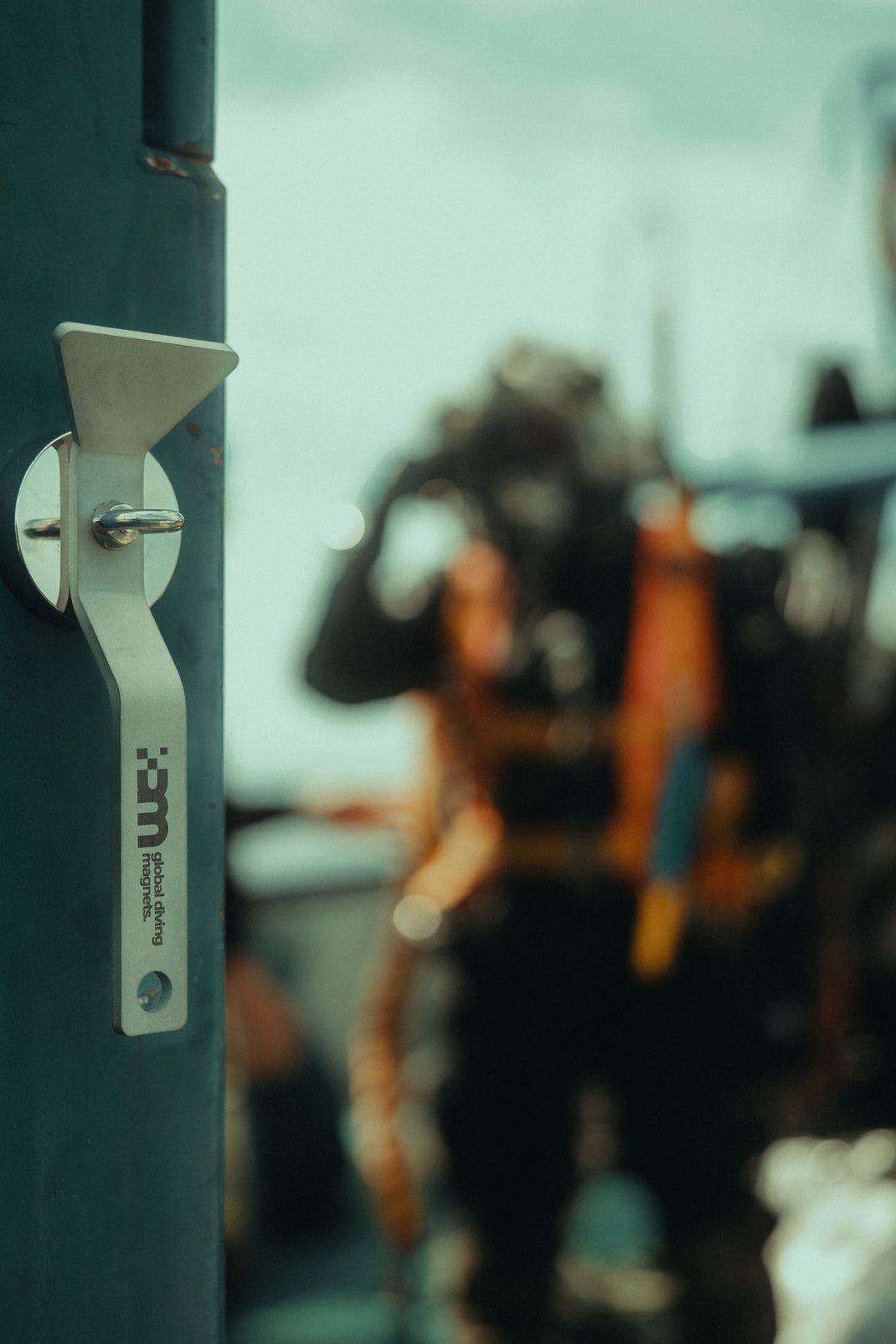 Diving Magnets | N42 Neodymium Magnet & Handle - Global Diving Magnets